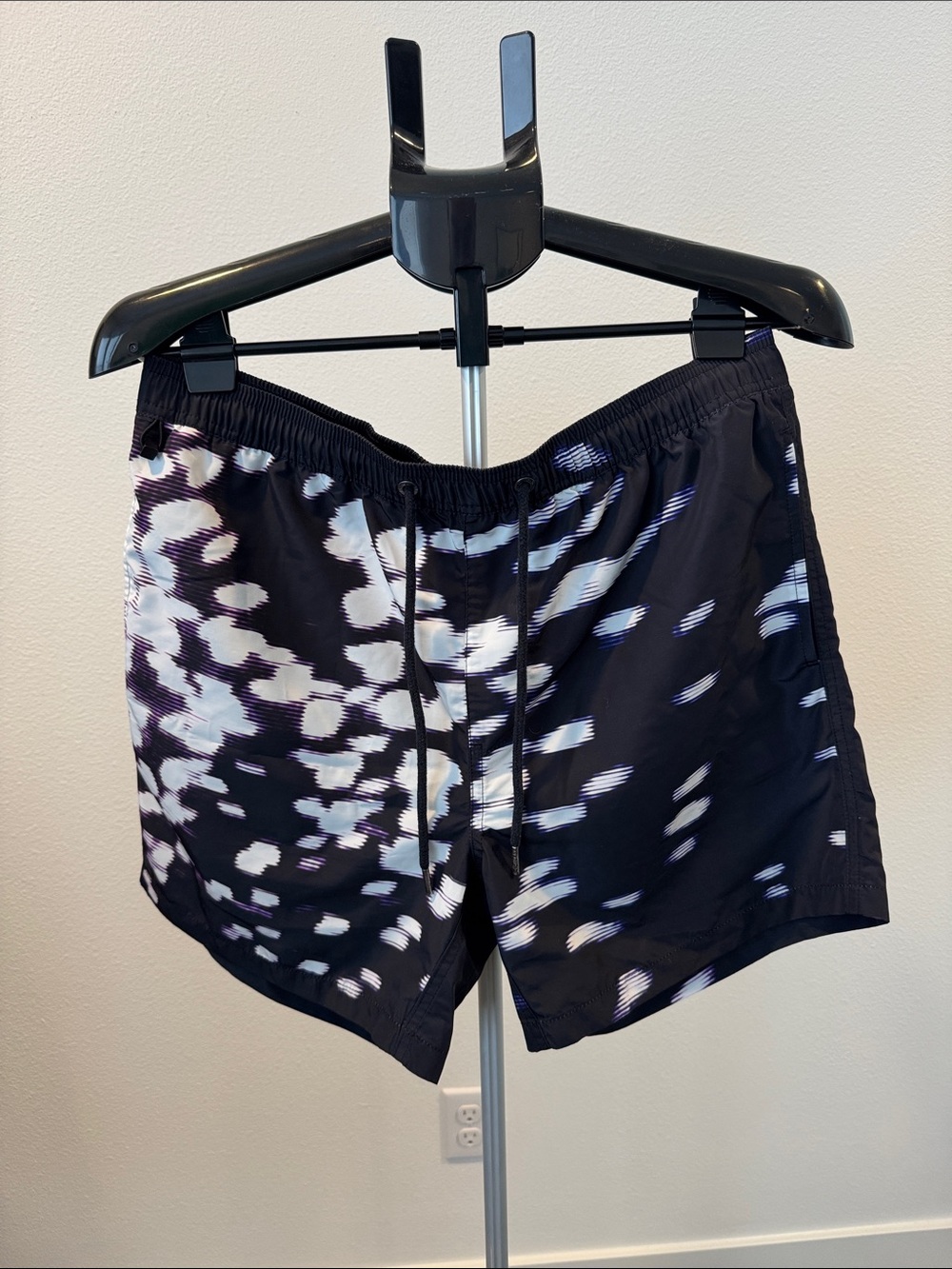 Ksubi Men's Black Patterned Swim/Active Shorts